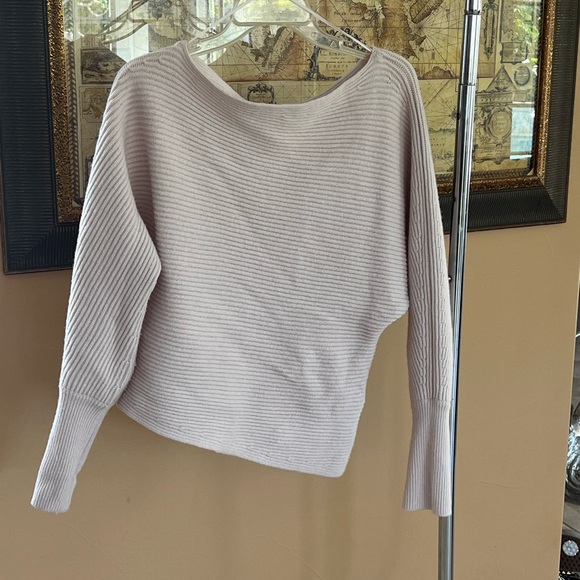INTERMIX Woman’s Sweater 🌵small - Picture 2 of 7